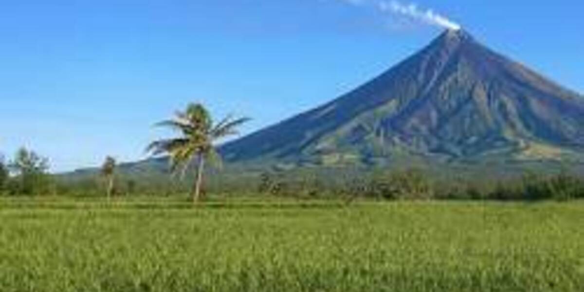Mayon Valconos are the top tourist attraction in Philppines