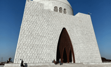 Discover the City of lights in 3 days