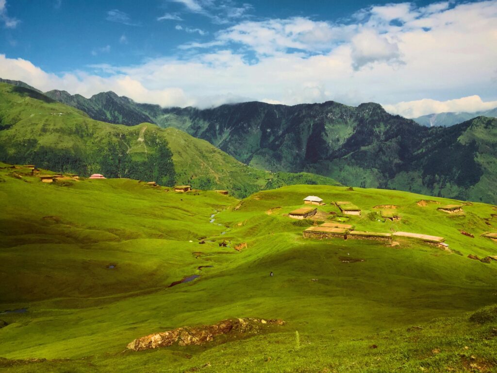 Azad Kashmir Tour: Explore the Land of Verdant Valleys and Majestic Peaks