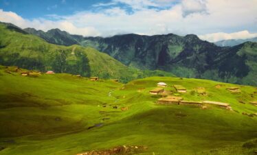 Azad Kashmir Tour: Explore the Land of Verdant Valleys and Majestic Peaks