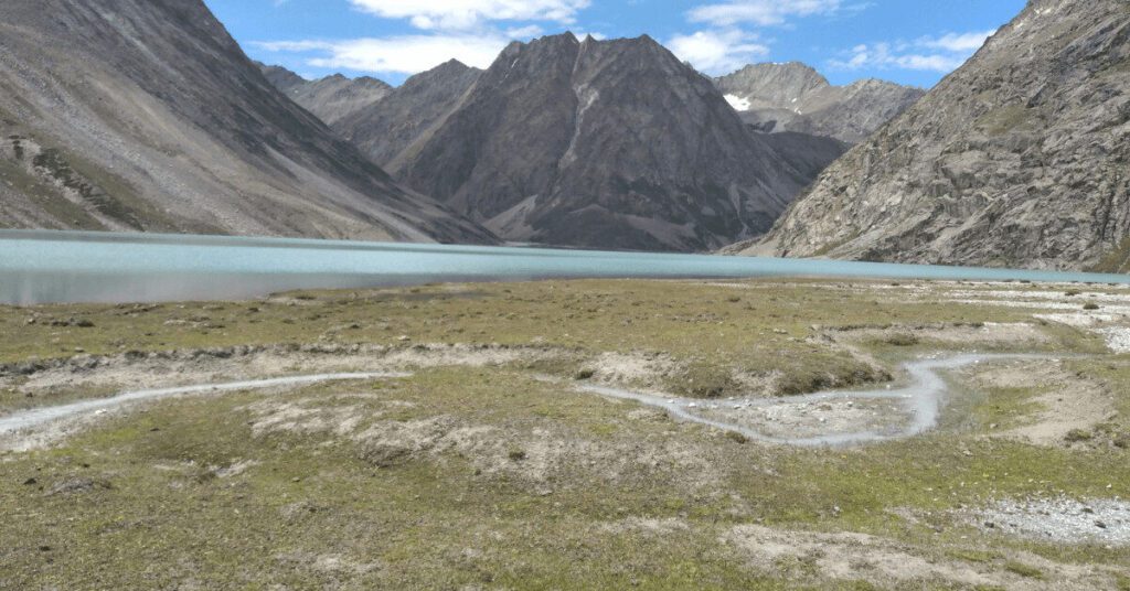 Top Trekking Routes in Ghizer Valley Pakistan (2026): 