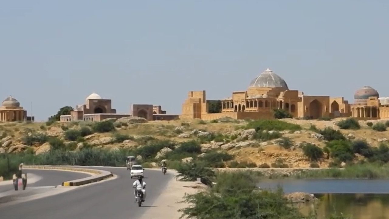Best Day Trips from Karachi: 5 Unmissable Cultural & Coastal Adventures in Sindh