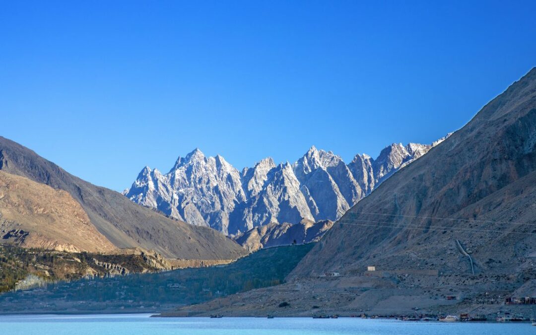Trekking in Hunza Valley–Complete Travel Guide to the Best Treks in Northern Pakistan