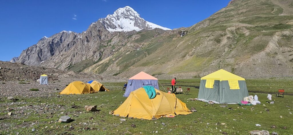 52 Smart Backpacking Packing Tips for Travelers, Trekkers & Adventure Seekers