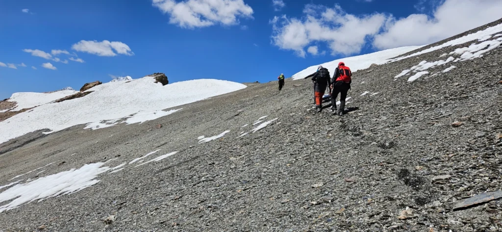 Solo Travel vs Guided Tours: The Smart Way to Explore the World in 2026