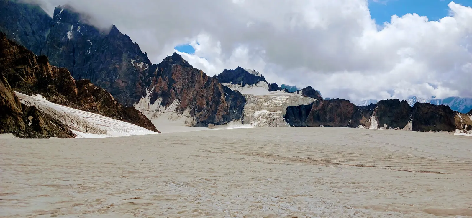 Chiantir Glacier the largest Glacier in Hindukush 35km Chiantir Glacier the largest Glacier in Hindukush 35km