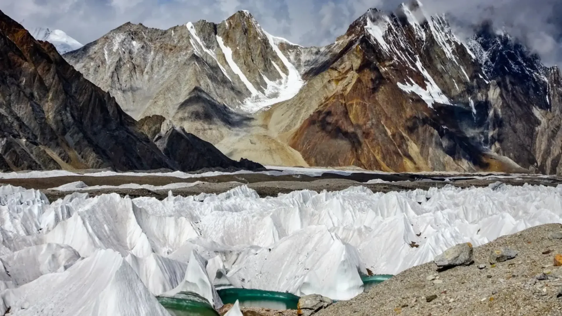 Gasherbrum Glacier in Karakorum (1)